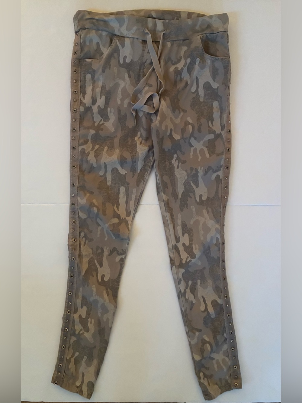 Venti6 NWT Beige, Tan Camo Soft Drawstring Joggers. Bling trim down sides Size S
